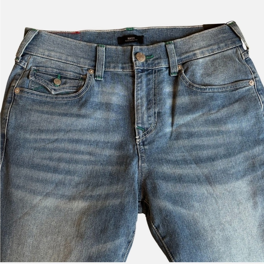 NEW TRUE RELIGION MENS ROCCO RELAXED SKINNY FLAP JEANS Light Wash 32x32 MSRP$159 - Picture 2 of 7